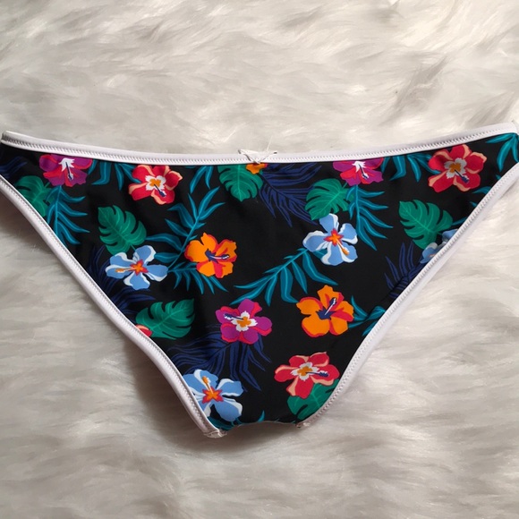 Large Reversible Bikini Bottom - Picture 8 of 9